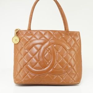 Auth Chanel Medallion Leather Tote #1000C37